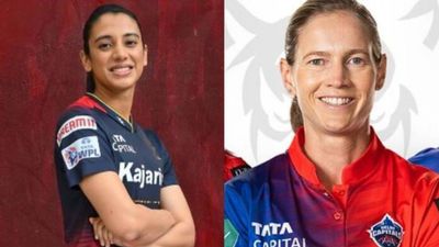 WPL 2023, RCB vs DC : RCB ने टॉस जीतकर पहले चुनी गेंदबाजी, सामने आई दोनों टीमों की 'Playing XI' SportsTak Hindi