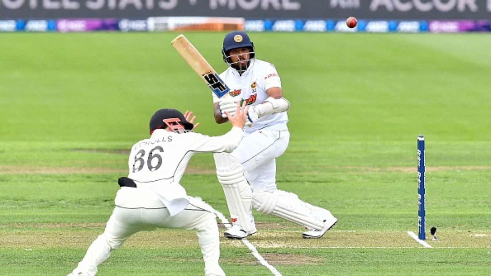 NZ vs SL, 1st DAY : कुसल मेंडिस की 87 रनों की पारी से न्यूजीलैंड के घर में श्रीलंका ने दिखाया दम, 6 विकेट पर बनाए 305 रन NZ vs SL, 1st DAY : कुसल मेंडिस की 87 रनों की पारी से न्यूजीलैंड के घर में श्रीलंका ने दिखाया दम, 6 विकेट पर बनाए 305 रन