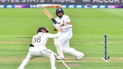 NZ vs SL, 1st DAY : कुसल मेंडिस की 87 रनों की पारी से न्यूजीलैंड के घर में श्रीलंका ने दिखाया दम, 6 विकेट पर बनाए 305 रन SportsTak Hindi