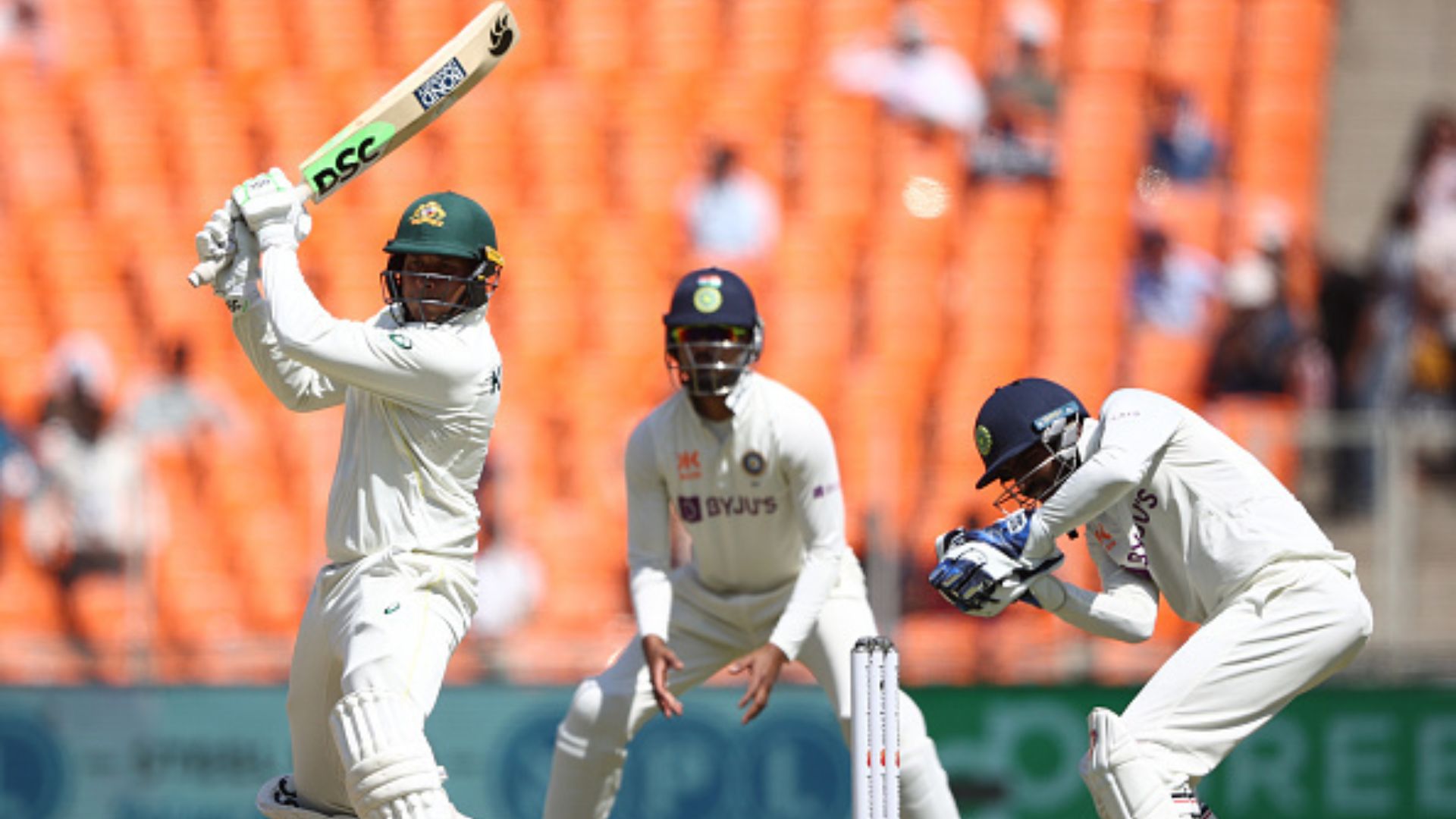 INDvsAUS: उस्मान ख्वाजा के शतक ने भारत को नचाया, रिकॉर्ड दर्शकों के सामने ऑस्ट्रेलिया ने पहले दिन बाजी मारी