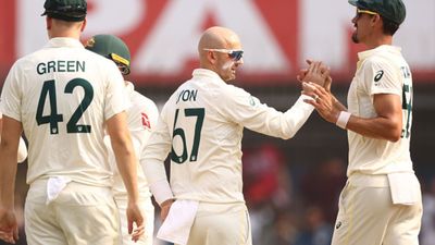 IND vs AUS: नाथन लायन ने 41 साल पुराना रिकॉर्ड तोड़ रचा इतिहास, भारत में ऐसा करने वाले बने पहले विदेशी गेंदबाज SportsTak Hindi