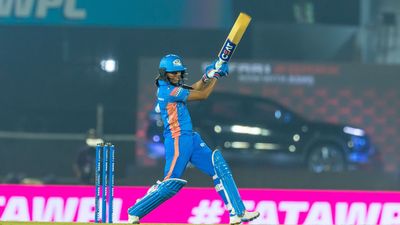 WPL 2023: हीली-मैक्ग्रा की मेहनत पर हरमनप्रीत की तूफानी पारी ने फेरा पानी, MI की लगातार चौथी जीत, यूपी को 8 विकेट से रौंदा SportsTak Hindi