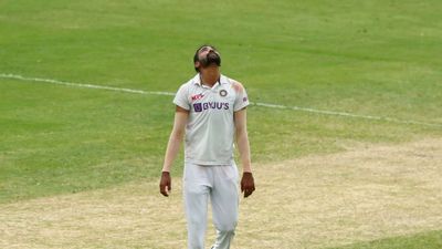 'कमरे में रोता और फिर मंगेतर से बात करता' मोहम्मद सिराज ने बताया पिता के निधन का दर्द कैसे झेला SportsTak Hindi