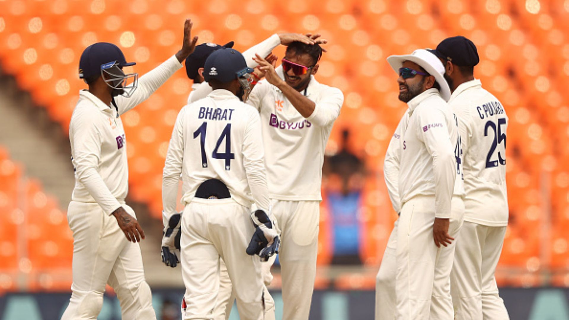 IND vs AUS: गेंदबाजों का पसीना निकालने के बाद अहमदाबाद टेस्ट ड्रॉ, भारत का 2-1 से बॉर्डर-गावस्कर ट्रॉफी पर कब्जा, घर में लगातार 16वीं सीरीज जीती