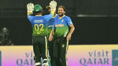 LLC: मिस्बाह उल हक मैदान में लाए रनों का सैलाब तो शाहिद अफरीदी ने गेंद से नचाया, एशिया लॉयंस से बुरी तरह हारे वर्ल्ड जायंट्स SportsTak Hindi