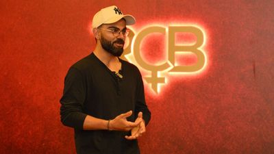 विराट कोहली ने क्यों छोड़ी थी RCB की कप्तानी, खुद किया खुलासा, बोले- 'मैं भूल गया था क्रिकेट खेलना' SportsTak Hindi