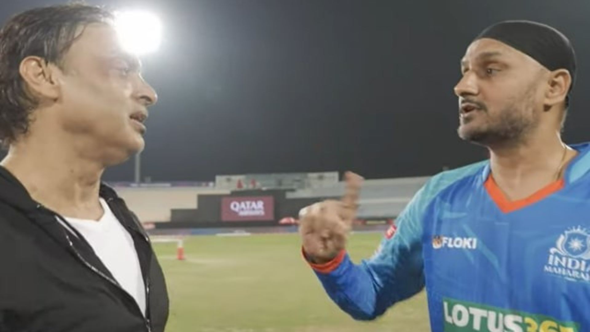 शोएब अख्तर ने हरभजन सिंह को खुले में दी धमकी, कहा- बता दूं कि तुमने क्या कहा था? भज्जी बोले- बदतमीजी...VIDEO SportsTak Hindi