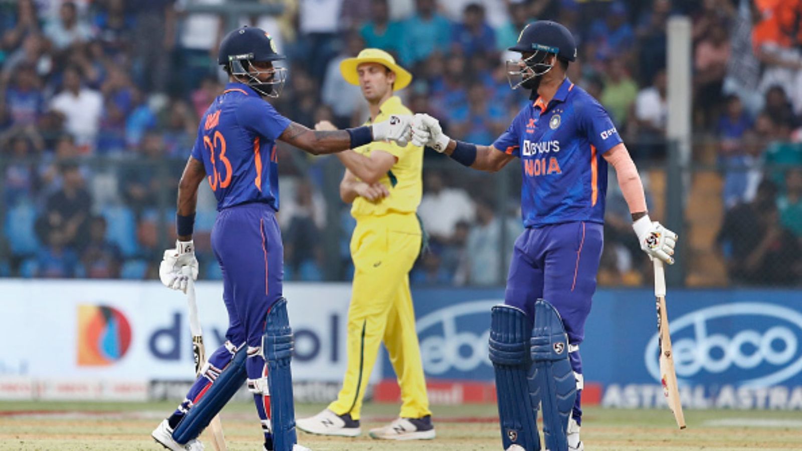 IND vs AUS: सीरीज फतह पर टीम इंडिया की नजर, रोहित की वापसी लेकिन मौसम बिगाड़ सकता है खेल IND vs AUS: सीरीज फतह पर टीम इंडिया की नजर, रोहित की वापसी लेकिन मौसम बिगाड़ सकता है खेल