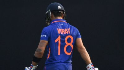 IND vs AUS : ODI में 'रन चेस' के दौरान खामोश पड़ा कोहली का बल्ला, पिछली 7 पारियों के आंकड़ों ने चौंकाया! SportsTak Hindi