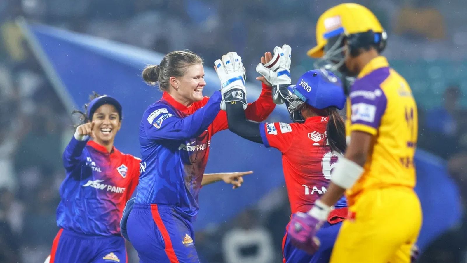 WPL 2023: मुंबई इंडियंस, यूपी वॉरियर्ज और दिल्ली कैपिटल्स कैसे सीधे फाइनल में ले सकते हैं एंट्री, ये है समीकरण WPL 2023: मुंबई इंडियंस, यूपी वॉरियर्ज और दिल्ली कैपिटल्स कैसे सीधे फाइनल में ले सकते हैं एंट्री, ये है समीकरण