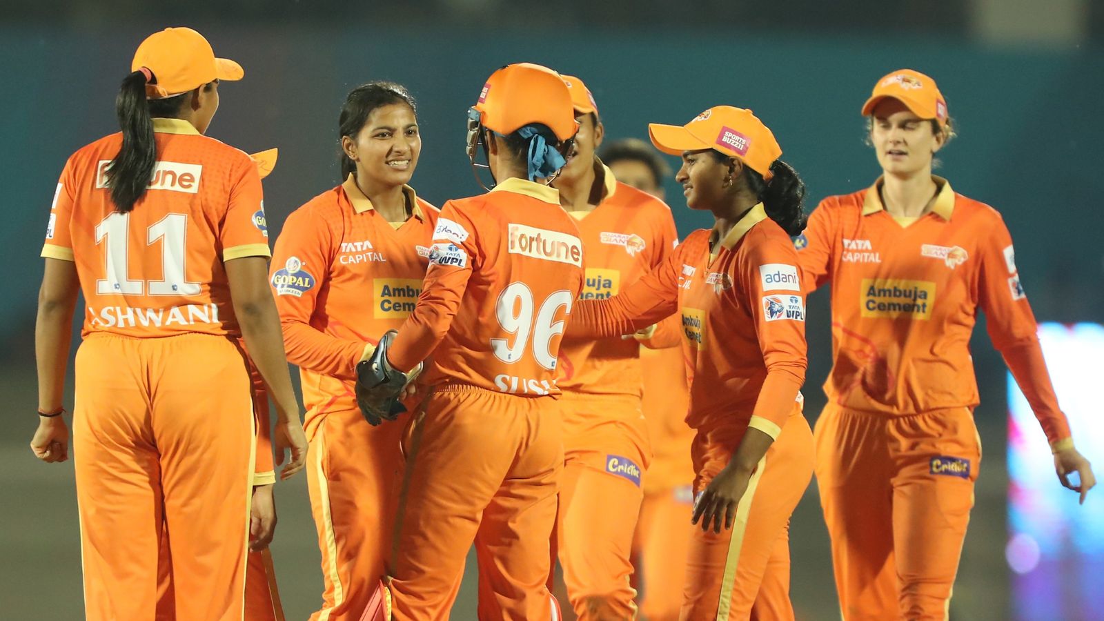 WPL 2023: गुजरात जायंट्स 8 में से 2 मैच जीतकर रही फिसड्डी, कोच और मेंटॉर ने इन पर फोड़ा हार का ठीकरा WPL 2023: गुजरात जायंट्स 8 में से 2 मैच जीतकर रही फिसड्डी, कोच और मेंटॉर ने इन पर फोड़ा हार का ठीकरा