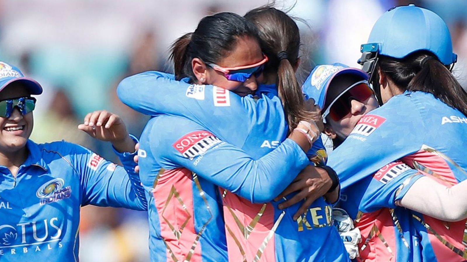 WPL 2023 : आठ मैचों में छठी हार के साथ RCB का सफर खत्म, 4 विकेट की जीत से फिर टॉप पर मुंबई WPL 2023 : आठ मैचों में छठी हार के साथ RCB का सफर खत्म, 4 विकेट की जीत से फिर टॉप पर मुंबई
