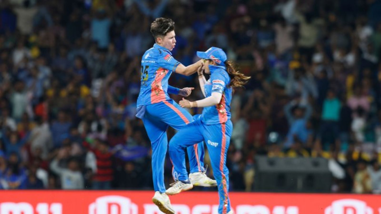 WPL 2023: मुंबई की 20 साल की छोरी ने हैट्रिक लेकर रचा इतिहास, तीन गेंदों में किया करिश्मा, देखिए Video WPL 2023: मुंबई की 20 साल की छोरी ने हैट्रिक लेकर रचा इतिहास, तीन गेंदों में किया करिश्मा, देखिए Video