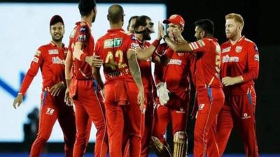 IPL 2023: पंजाब किंग्स को लगा जोर का झटका, ये तूफानी बल्लेबाज बाहर, टीम में आया नया नवेला खिलाड़ी SportsTak Hindi