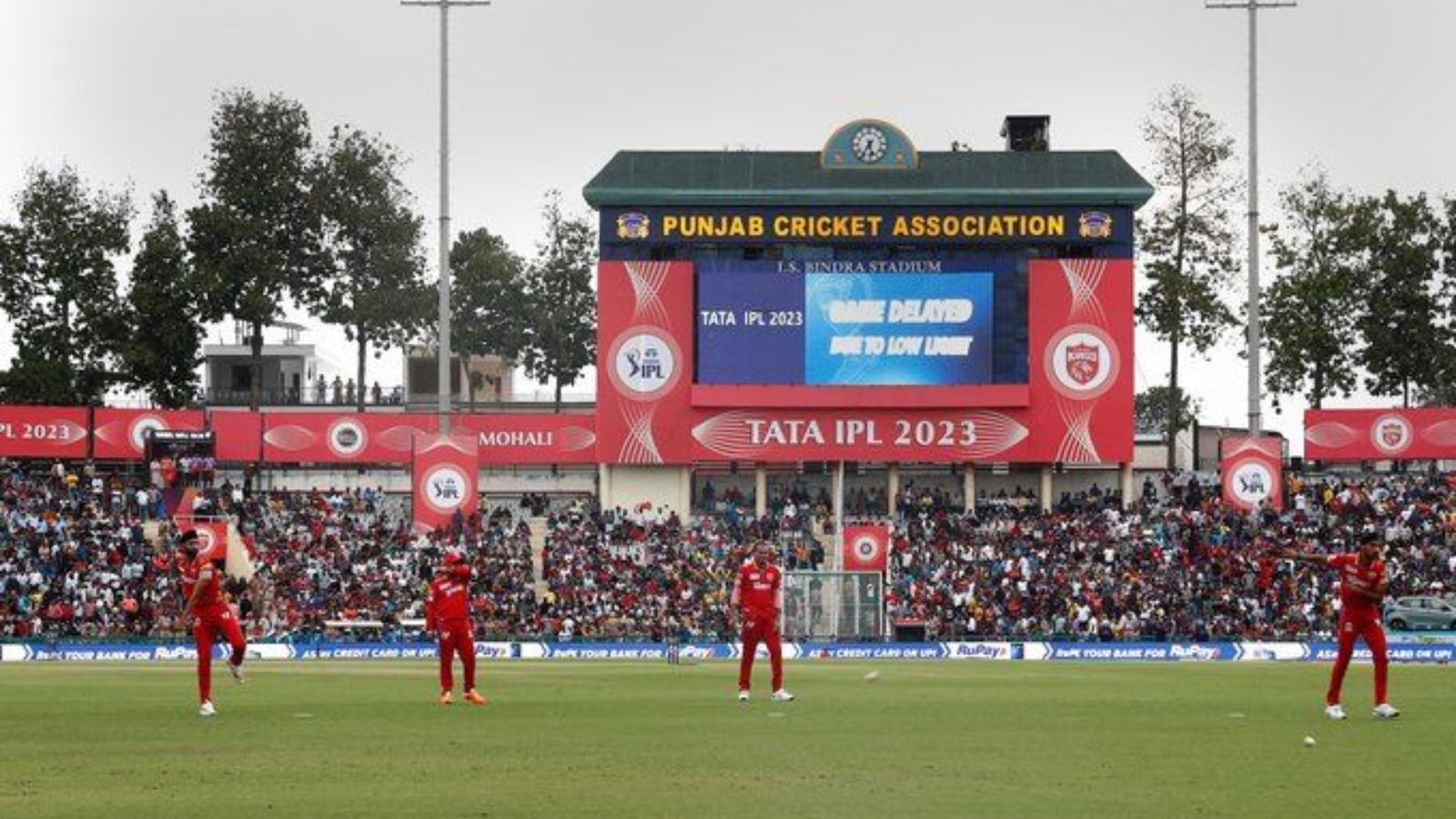 IPL 2023 के दूसरे ही मैच में गड़बड़ी, फ्लडलाइट्स के चलते पंजाब किंग्स-कोलकाता नाइट राइडर्स मुकाबले के रोमांच में पड़ा खलल IPL 2023 के दूसरे ही मैच में गड़बड़ी, फ्लडलाइट्स के चलते पंजाब किंग्स-कोलकाता नाइट राइडर्स मुकाबले के रोमांच में पड़ा खलल
