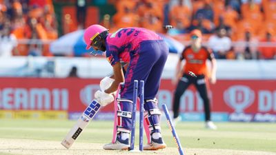 IPL 2023: उमरान मलिक की रफ्तार ने उड़ाए होश, 149 KM/H से बिखेरे देवदत्त पडिक्कल के स्टंप्स, देखिए वीडियो SportsTak Hindi