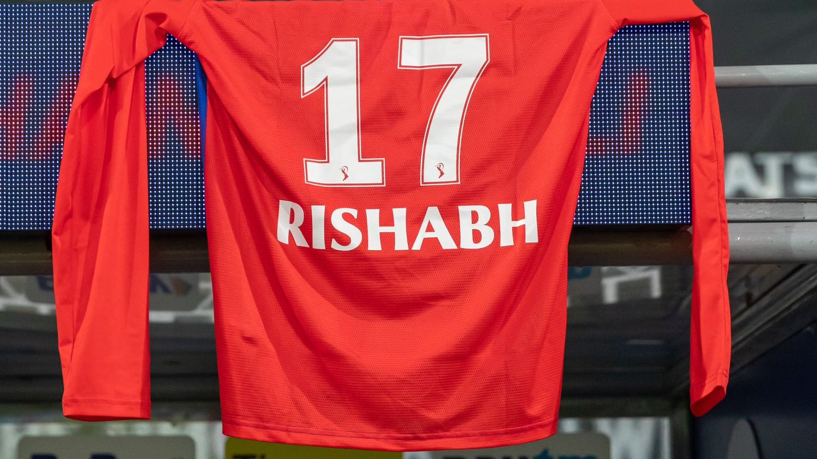 IPL 2023: दिल्ली कैपिटल्स के ऋषभ पंत की जर्सी डग आउट पर टांगने से बीसीसीआई नाराज, आगे ऐसा करने की मनाही IPL 2023: दिल्ली कैपिटल्स के ऋषभ पंत की जर्सी डग आउट पर टांगने से बीसीसीआई नाराज, आगे ऐसा करने की मनाही