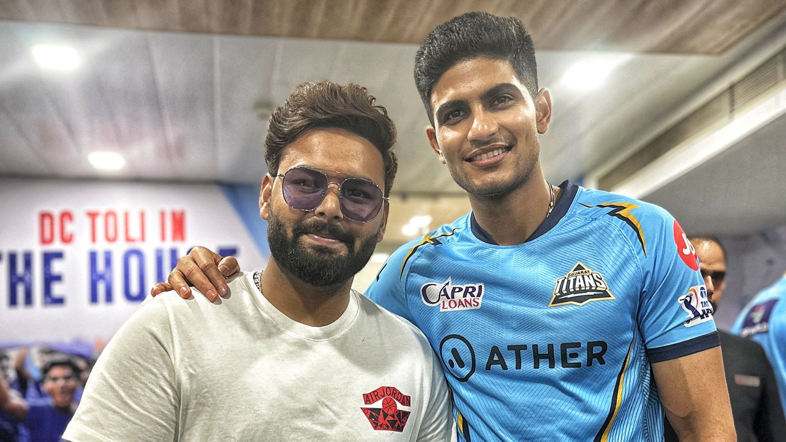 ऋषभ पंत साथियों से मिलने पहुंचे दिल्ली के ड्रेसिंग रूम, अक्षर को पुचकारा, गुजरात टाइटंस ने भी जाना हाल, देखिए Video ऋषभ पंत साथियों से मिलने पहुंचे दिल्ली के ड्रेसिंग रूम, अक्षर को पुचकारा, गुजरात टाइटंस ने भी जाना हाल, देखिए Video