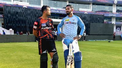 LSGvsSRH: हैदराबाद ने टॉस जीतकर चुनी बैटिंग, टीम में भारी फेरबदल, लखनऊ के दो स्पीडस्टर बाहर, देखिए प्लेइंग इलेवन SportsTak Hindi