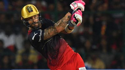 IPL 2023 Longest Six: फाफ डुप्लेसी ने ठोका 115 मीटर लंबा सिक्स, छत पर जाकर गिरी गेंद, देखिए वीडियो SportsTak Hindi