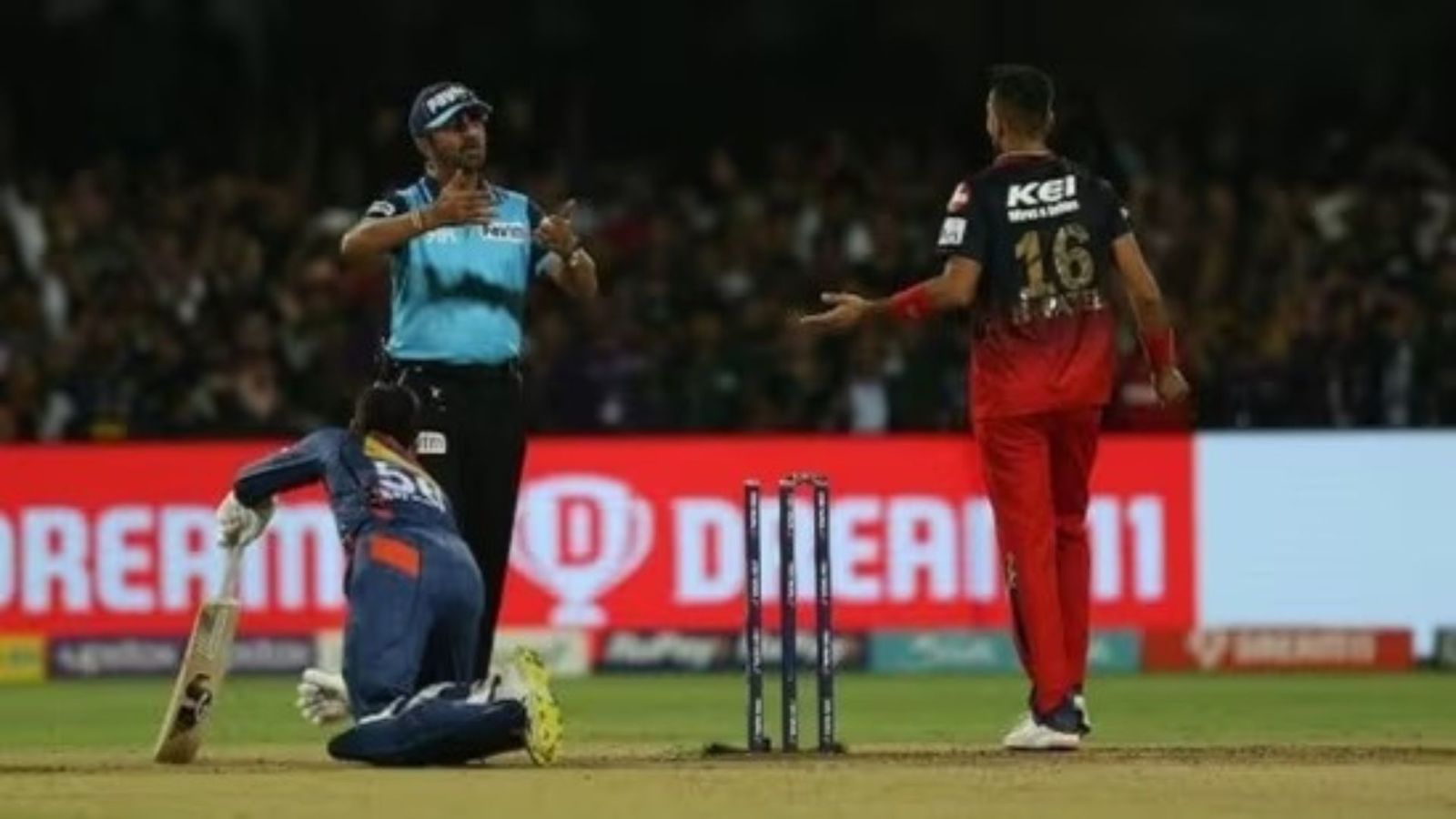 IPL 2023: LSG-RCB मुकाबले पर धोनी के साथी का बड़ा बयान, कहा- बल्लेबाज क्रीज छोड़े तो लगाओ पेनल्टी, दिग्गज कमेंटेटर को दिया जवाब IPL 2023: LSG-RCB मुकाबले पर धोनी के साथी का बड़ा बयान, कहा- बल्लेबाज क्रीज छोड़े तो लगाओ पेनल्टी, दिग्गज कमेंटेटर को दिया जवाब