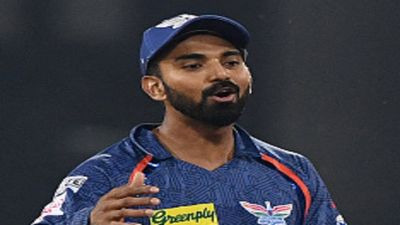 KL Rahul Strike Rate: कभी मेयर्स, कभी स्टोइनिस तो कभी पूरन बन रहे ढाल, केएल राहुल पर उठे ये 4 तीखे सवाल SportsTak Hindi