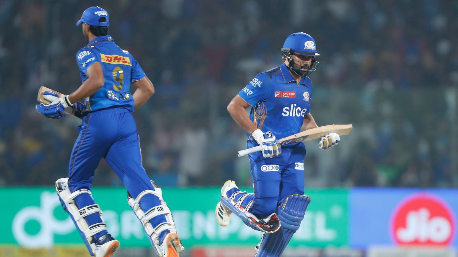 DCvsMI: मुंबई ने कांटे की टक्कर में आखिरी गेंद पर दिल्ली को दी शिकस्त, 20वें ओवर ने छुड़ाए पसीने, रोहित की टीम का खुला खाता DCvsMI: मुंबई ने कांटे की टक्कर में आखिरी गेंद पर दिल्ली को दी शिकस्त, 20वें ओवर ने छुड़ाए पसीने, रोहित की टीम का खुला खाता