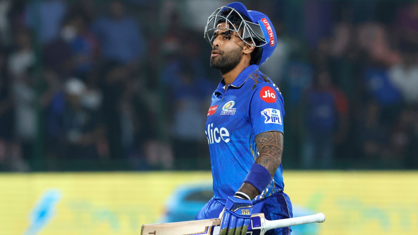 Suryakumar Yadav Form: सूर्या को लगा ये कैसा ग्रहण, 26 दिन और 6 पारियों में 4 बार पहली गेंद पर आउट, 10 मैच में एक भी फिफ्टी नहीं Suryakumar Yadav Form: सूर्या को लगा ये कैसा ग्रहण, 26 दिन और 6 पारियों में 4 बार पहली गेंद पर आउट, 10 मैच में एक भी फिफ्टी नहीं