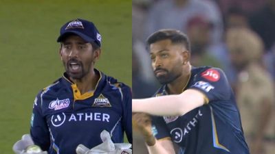 PBKS vs GT: विकेट के पीछे साहा को ऐसा करता देख फैंस को आई धोनी की याद, हार्दिक पंड्या भी हो गए मजबूर, VIDEO SportsTak Hindi