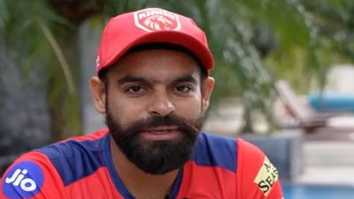 Harpreet Bhatia IPL Record: आईपीएल में 11 साल बाद खेलने उतरा 31 साल का खिलाड़ी, पंजाब ने तूफानी शुरुआत के लिए लगाया दांव SportsTak Hindi