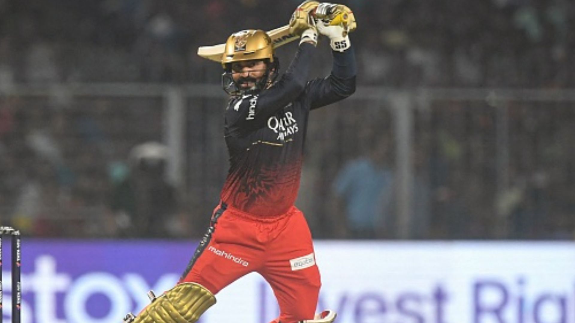 Dinesh Karthik : 0,9,1,0...चार मैच सिर्फ 10 रन, 37 साल के दिनेश कार्तिक पर बरसे RCB के फैंस, कहा - 'भोजपुरी कमेंट्री सीख लो'