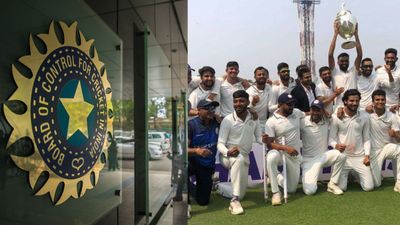 बड़ी खबर: BCCI की घरेलू क्रिकेट पर धनवर्षा, रणजी ट्रॉफी जीतने पर मिलेंगे 5 करोड़, देखिए बाकी विजेताओं की इनामी रकम SportsTak Hindi