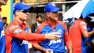 दिल्ली कैपिटल्स में लगातार 5 हार के बाद हंगामा, कोचिंग स्टाफ पर गिरेगी गाज! रिकी पोंटिंग का भविष्य अधरझूल में SportsTak Hindi