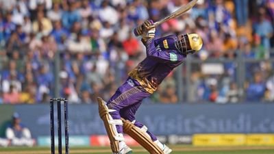 जब बरसा रहे थे रन तब सीढ़ियों में फिसले, टखना टूटा, 5 महीने तक छूटा क्रिकेट, अब शतक ठोककर मचाया धमाल SportsTak Hindi