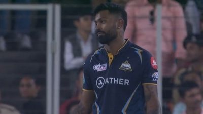 हार्दिक को क्या हो गया? रन बनाना भूले, स्ट्राइक रेट पाताल में गिरी, टीम इंडिया और गुजरात दोनों पर चिंता के बादल SportsTak Hindi