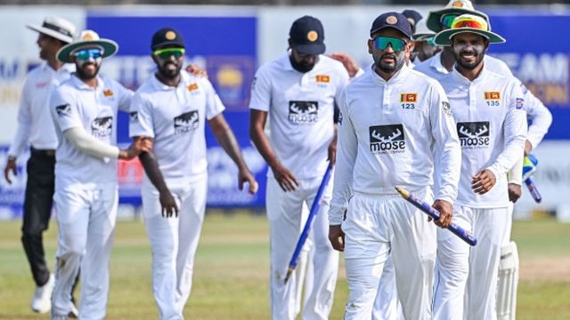 SL vs IRE: श्रीलंका ने 3 दिन में आयरलैंड को बुरी तरह दी शिकस्त, दर्ज की टेस्ट इतिहास की अपनी सबसे बड़ी जीत SL vs IRE: श्रीलंका ने 3 दिन में आयरलैंड को बुरी तरह दी शिकस्त, दर्ज की टेस्ट इतिहास की अपनी सबसे बड़ी जीत