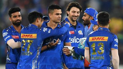 IPL 2023 Points Table : जीत की हैट्रिक से मुंबई ने लगाई बड़ी छलांग, जानें अंक तालिका का हाल SportsTak Hindi
