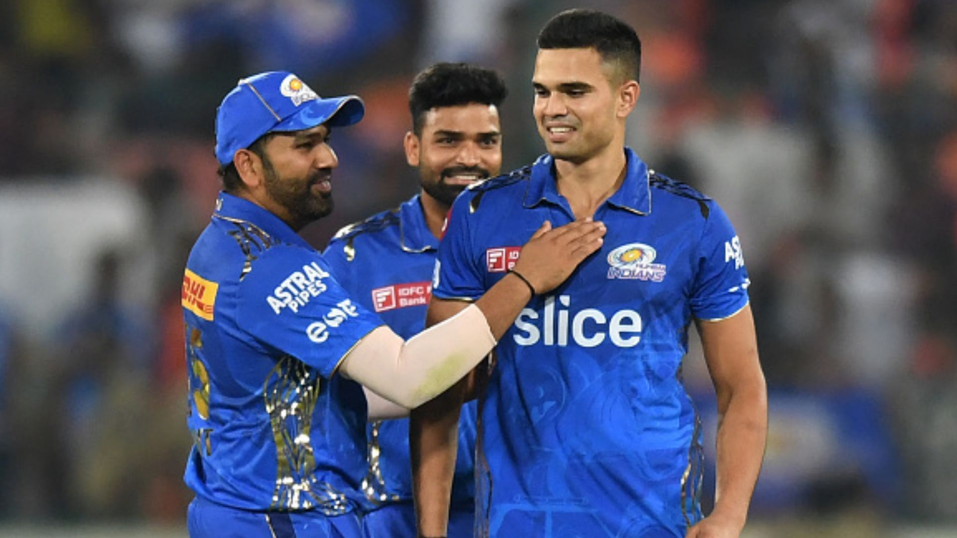 Arjun Tendulkar : जीत की हैट्रिक के बाद अर्जुन तेंदुलकर के कायल नजर आए रोहित शर्मा, कहा - पहले पिता और अब बेटा...