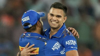 ऑस्ट्रेलियाई दिग्गज को पसंद नहीं आया SRH के खिलाफ अर्जुन से आखिरी ओवर डलवाना, कहा- रोहित और मुंबई... SportsTak Hindi