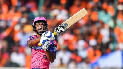 RR vs LSG : 48 रन पर गिरे 5 विकेट तो लखनऊ से हारी राजस्थान, निराश कप्तान संजू सैमसन ने कहा - 9 से 10 ओवर के बाद.... SportsTak Hindi