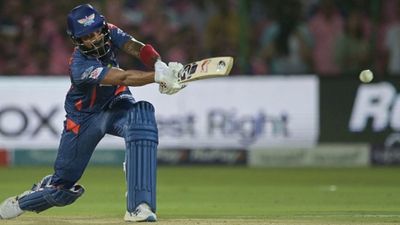 KL Rahul : 'गलत कप्तानी कर रहा हूं क्या जो मुझे गेंद मार दी...', जीत के बाद केएल राहुल ने क्यों कहा ऐसा? SportsTak Hindi