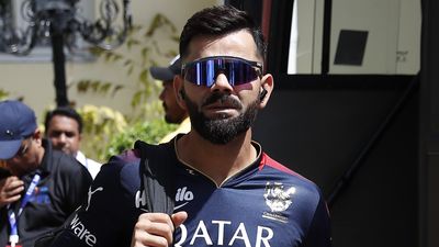 Virat Kohli Captaincy: विराट कोहली को दो साल बाद फिर मिली आरसीबी की कप्तानी, जानिए क्यों हुआ ऐसा SportsTak Hindi