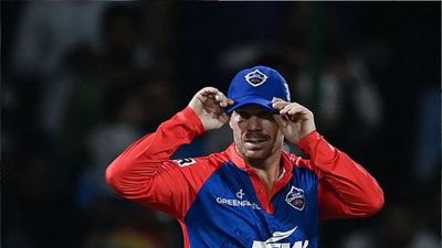 David Warner : KKR पर जीत के बाद बल्लेबाजों पर बरसे डेविड वॉर्नर, कहा - 'बल्लेबाजी करना मैं नहीं सिखा सकता' SportsTak Hindi