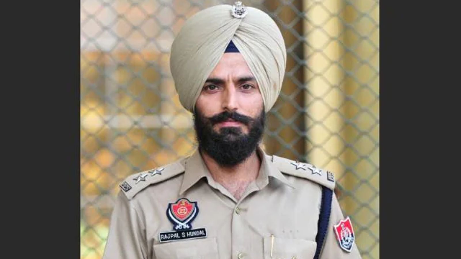 भारत के लिए हॉकी में जीते मेडल, अब पुलिस में एसपी बनकर दे रहा सेवा, संभाली IPL 2023 की जिम्मेदारी भारत के लिए हॉकी में जीते मेडल, अब पुलिस में एसपी बनकर दे रहा सेवा, संभाली IPL 2023 की जिम्मेदारी