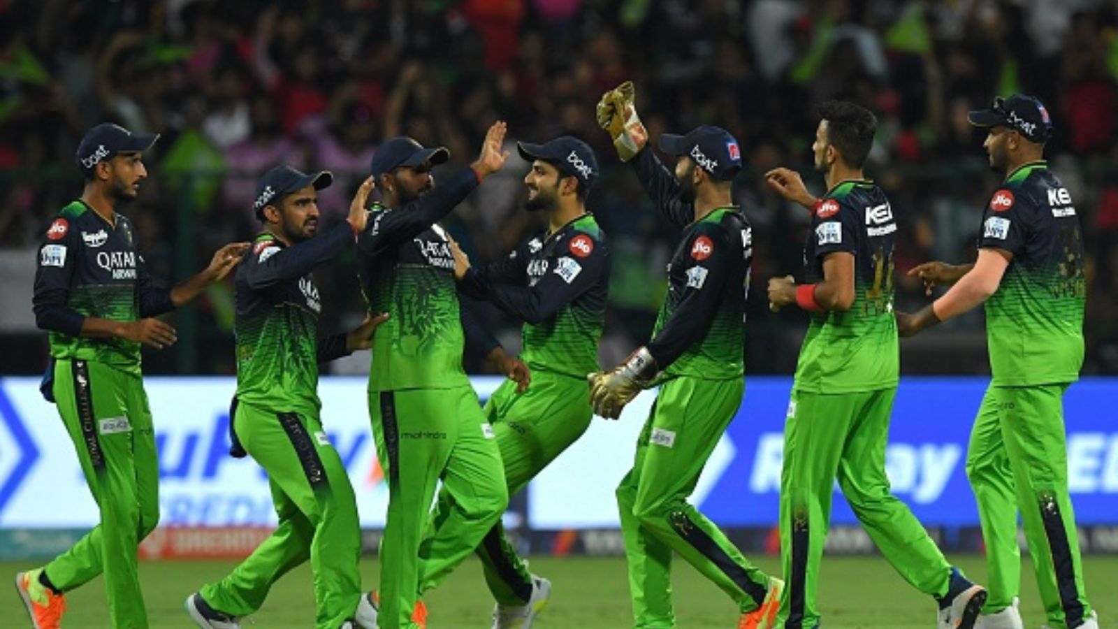 RCB vs RR: मैक्सवेल-डुप्लेसी की आतिशबाजी के आगे हारा राजस्थान, आखिरी ओवर तक चली लड़ाई में बैंगलोर की रॉयल जीत RCB vs RR: मैक्सवेल-डुप्लेसी की आतिशबाजी के आगे हारा राजस्थान, आखिरी ओवर तक चली लड़ाई में बैंगलोर की रॉयल जीत