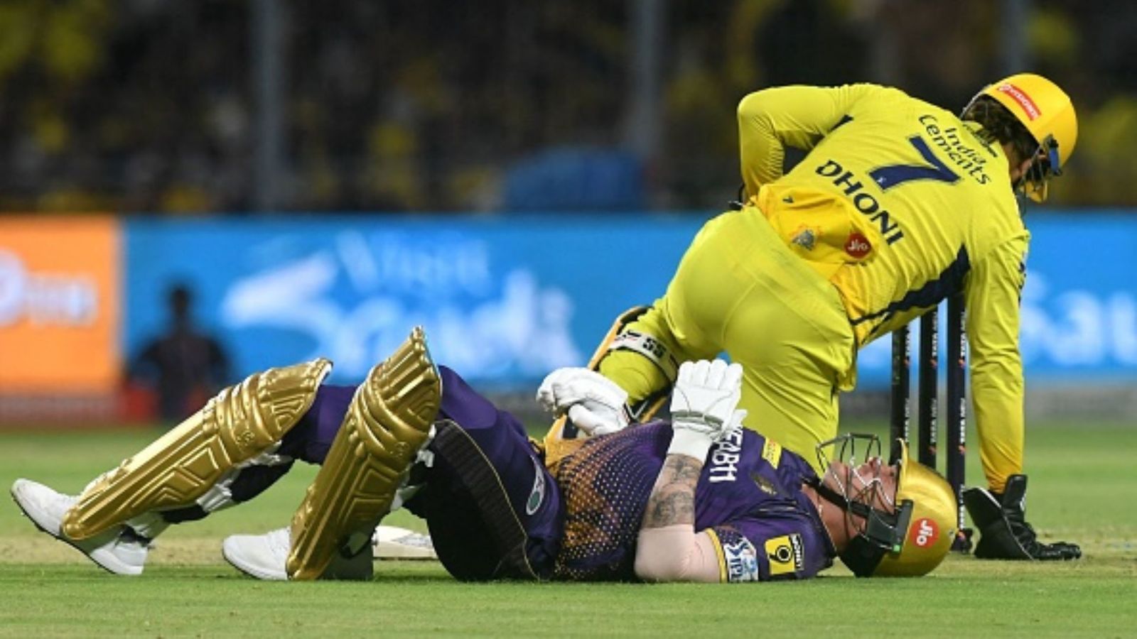 IPL में नहीं मिली थी जगह तो खुद को कहा- शर्म की बात है, पाकिस्तान की कंपनी से अब 1 लाख का बल्ला लाकर धोनी के गेंदबाजों की कर दी धुनाई IPL में नहीं मिली थी जगह तो खुद को कहा- शर्म की बात है, पाकिस्तान की कंपनी से अब 1 लाख का बल्ला लाकर धोनी के गेंदबाजों की कर दी धुनाई