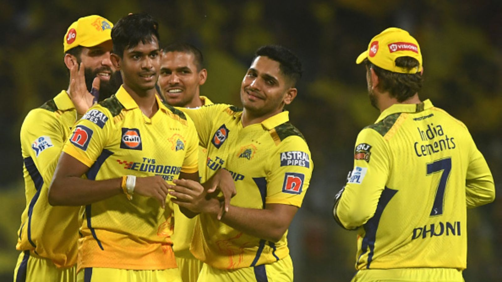 CSK IPL 2023: जिन्हें 30.75 करोड़ दिया वे चोटिल होकर फरमा रहे आराम, धोनी ने 20-20 लाख के गेंदबाजों से मचा दी धूम CSK IPL 2023: जिन्हें 30.75 करोड़ दिया वे चोटिल होकर फरमा रहे आराम, धोनी ने 20-20 लाख के गेंदबाजों से मचा दी धूम