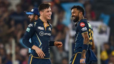 Noor Ahmad : धोनी ने जिसे समझा नेट गेंदबाज, वही बना हार्दिक पंड्या का मैच विनर, जानें कौन है 18 साल का ये अफगानी धुरंधर? SportsTak Hindi