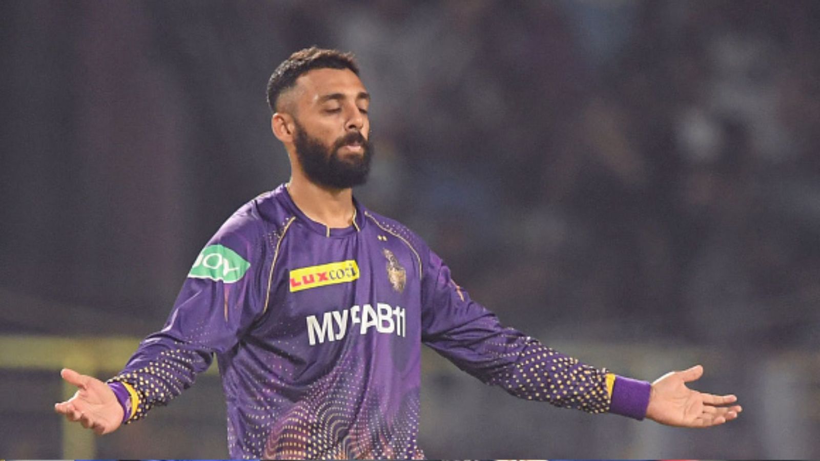 Varun Chakravarthy : 3 विकेट लेकर KKR को जिताया मैच, फिर वरुण चक्रवर्ती को पत्नी और बेटे की आई याद, दिया ये ख़ास गिफ्ट Varun Chakravarthy : 3 विकेट लेकर KKR को जिताया मैच, फिर वरुण चक्रवर्ती को पत्नी और बेटे की आई याद, दिया ये ख़ास गिफ्ट