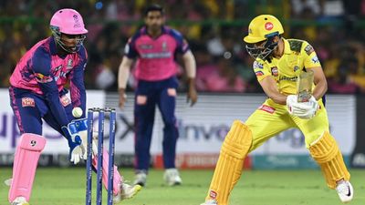 RR vs CSK: राजस्थान ने जयपुर में सबसे बड़ा स्कोर बना चेन्नई को चटाई धूल, 77 रन ठोक जायसवाल बने हीरो, कुर्सी पर ही बैठे रह गए धोनी SportsTak Hindi